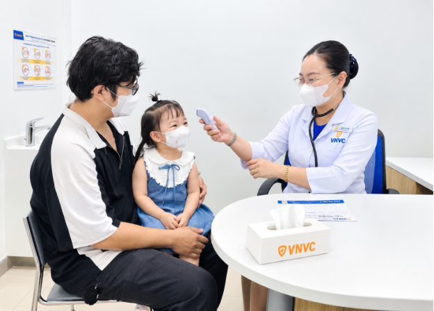 Hơn 25.000 trẻ đ&atilde; ti&ecirc;m vắc xin tay ch&acirc;n miệng tại VNVC - Ảnh 3.