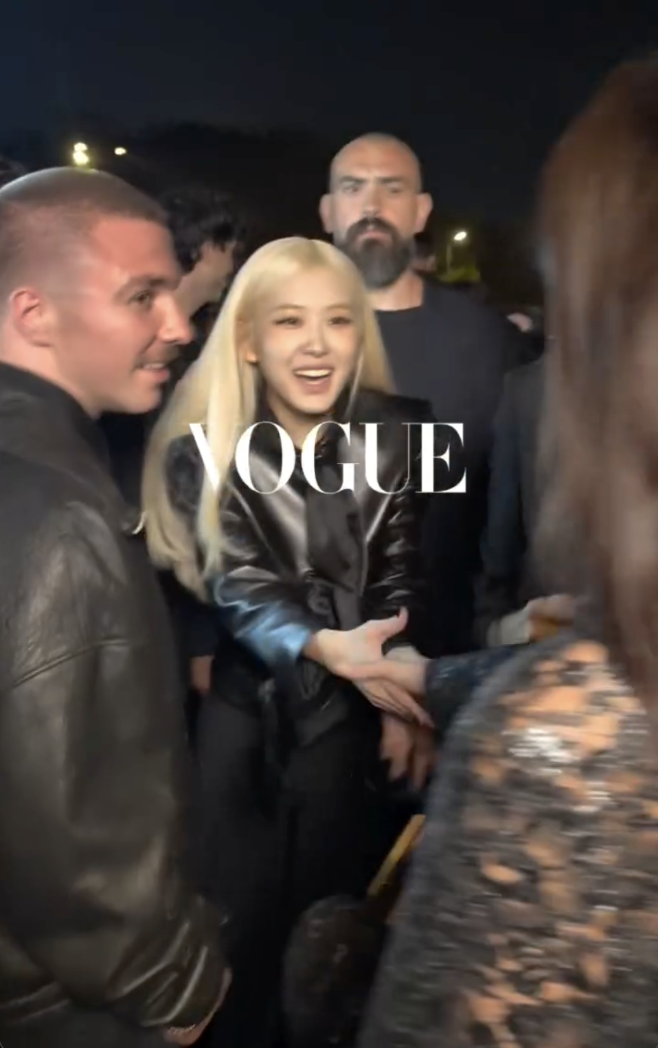 Ros&eacute; v&agrave; Jun Ji Hyun tỏa s&aacute;ng tại Saint Laurent SS27 , ghi dấu ấn thời trang tuyệt đẹp - Ảnh 9.