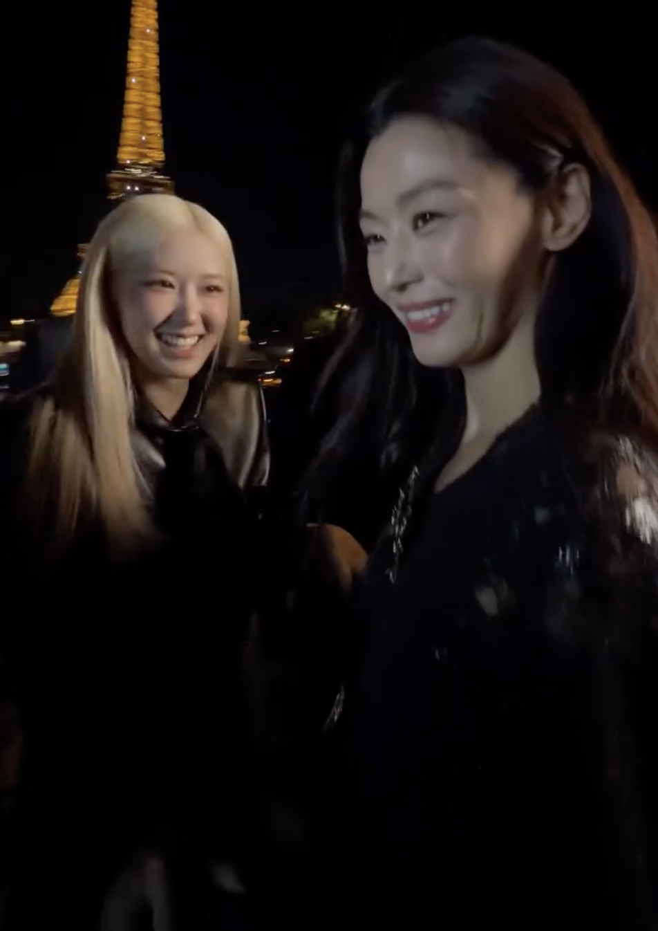 Ros&eacute; v&agrave; Jun Ji Hyun tỏa s&aacute;ng tại Saint Laurent SS27 , ghi dấu ấn thời trang tuyệt đẹp - Ảnh 10.