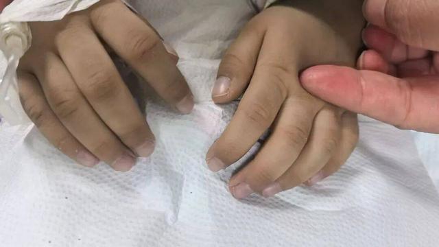 B&eacute; trai 3 tuổi nhập viện v&igrave; ngộ độc sau thời gian d&agrave;i ăn cơm, thức ăn để qua đ&ecirc;m - Ảnh 2.