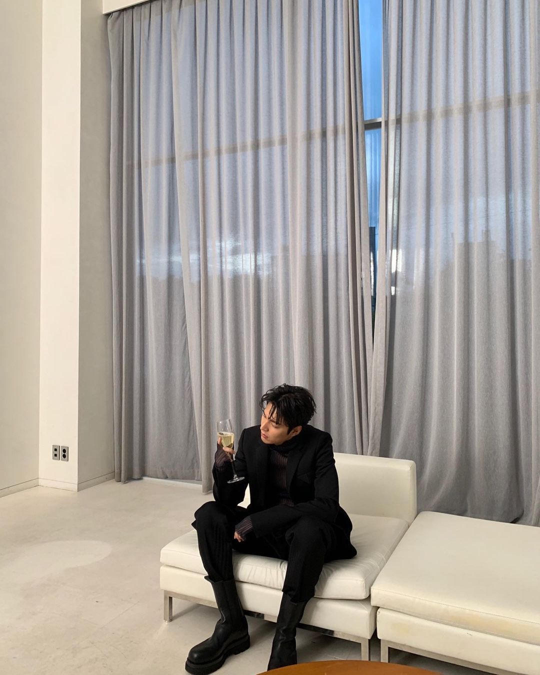 B&ecirc;n trong căn biệt thự của Lee Min Ho - Ảnh 2.