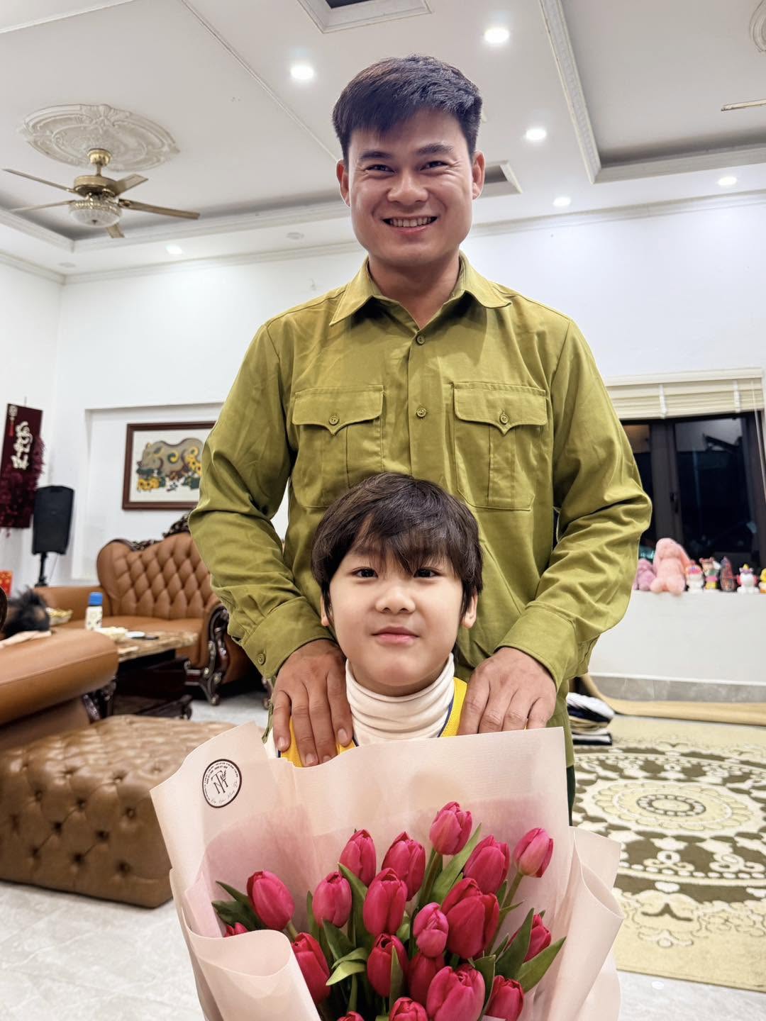 Con trai Hòa Minzy cao lớn phổng phao, nhận nhiệm vụ đặc biệt trong kỳ nghỉ lễ- Ảnh 6.