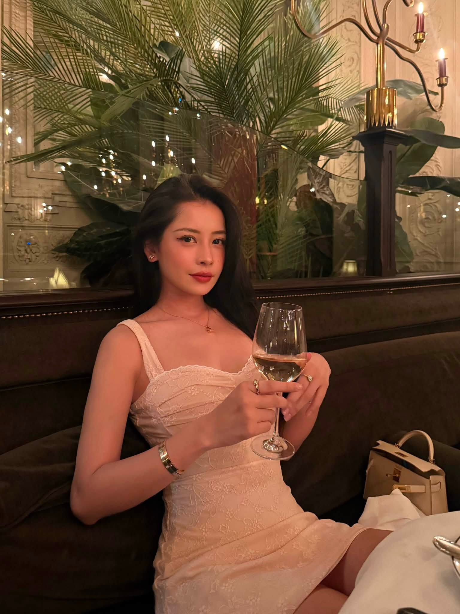 Chi Pu vẫn đẹp rạng ngời ở ngưỡng U35 với gu thời trang ấn tượng - Ảnh 3.