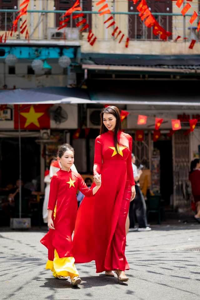 Con gái lai Tây của Hà Anh xinh như nàng thơ, diện áo dài duyên dáng ai cũng xuýt xoa khen- Ảnh 2.
