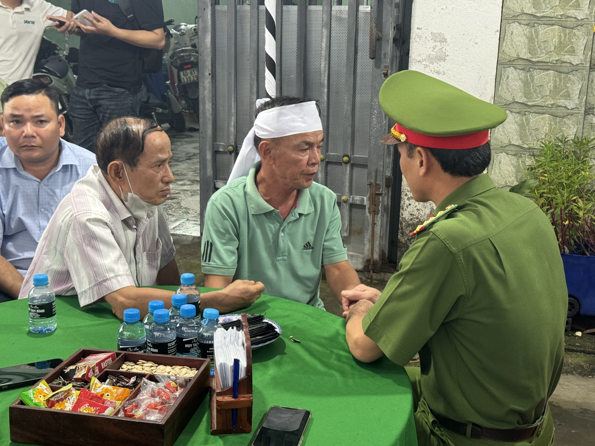 Nỗi đau mất m&aacute;t từ vụ &aacute;n mạng Đồng Nai khiến người cha nghẹn ng&agrave;o b&ecirc;n di ảnh con d&acirc;u - Ảnh 2.