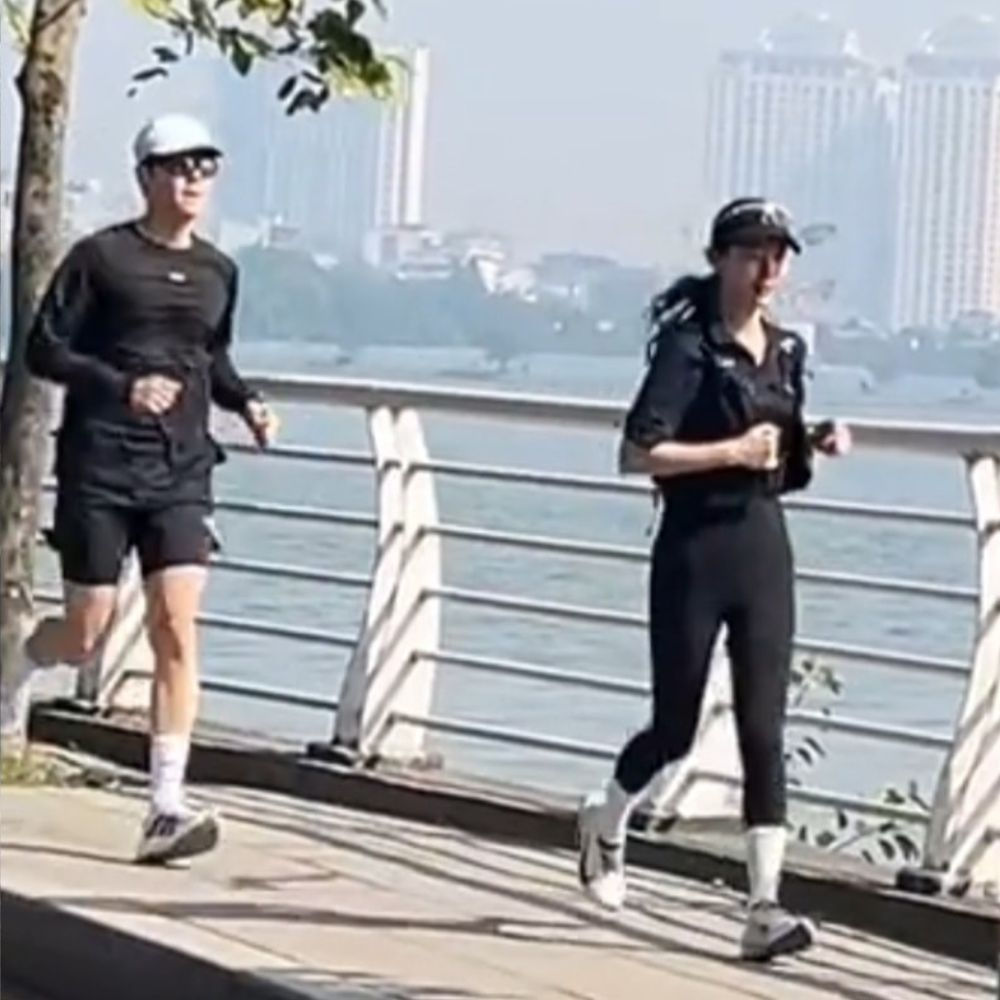 Suzy v&agrave; Kim Seon Ho: Khoảnh khắc đẹp khi chạy bộ quanh Hồ T&acirc;y 2025 - Ảnh 2.