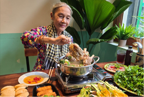 Lẩu khổ qua rừng và làn sóng ăn lành giữa phố thị - Ảnh 2. Lẩu khổ qua rừng và làn sóng ăn lành giữa phố thị - Ảnh 2.