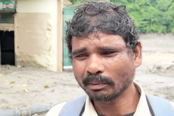 Người cha Nepal quyết tâm tìm con trai mất tích sau trận lũ quét Nepal - Ảnh 1. Người cha Nepal quyết tâm tìm con trai mất tích sau trận lũ quét Nepal - Ảnh 1.
