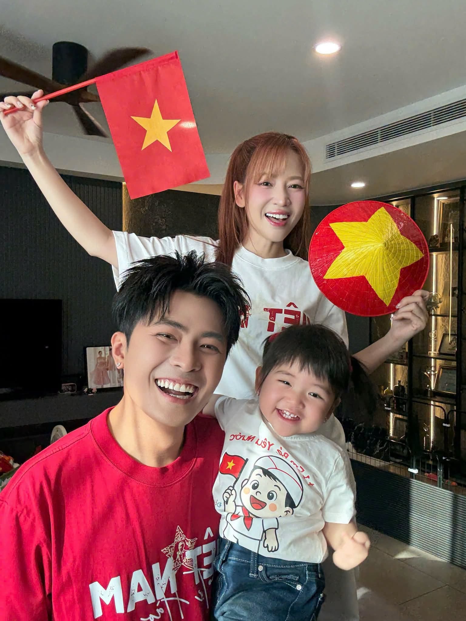 Gin Tuấn Kiệt khoe ảnh ng&agrave;y nhỏ, giống con g&aacute;i hiện tại đến 100%- Ảnh 2.