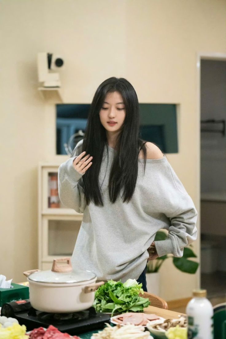Có những phụ nữ không thất nghiệp nhưng vẫn đang “mất nghề”: Dấu hiệu cần nhận ra trước tuổi 40 - Ảnh 2.