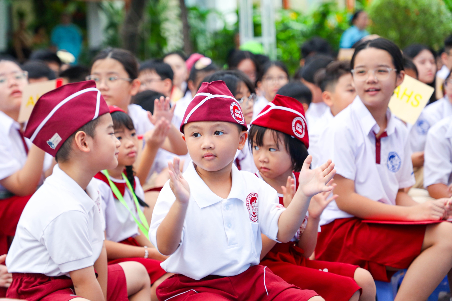Ng&agrave;y khai giảng: Học sinh h&aacute;o hức trở lại trường, chờ đ&oacute;n năm học mới nhiều niềm vui mới - Ảnh 3.