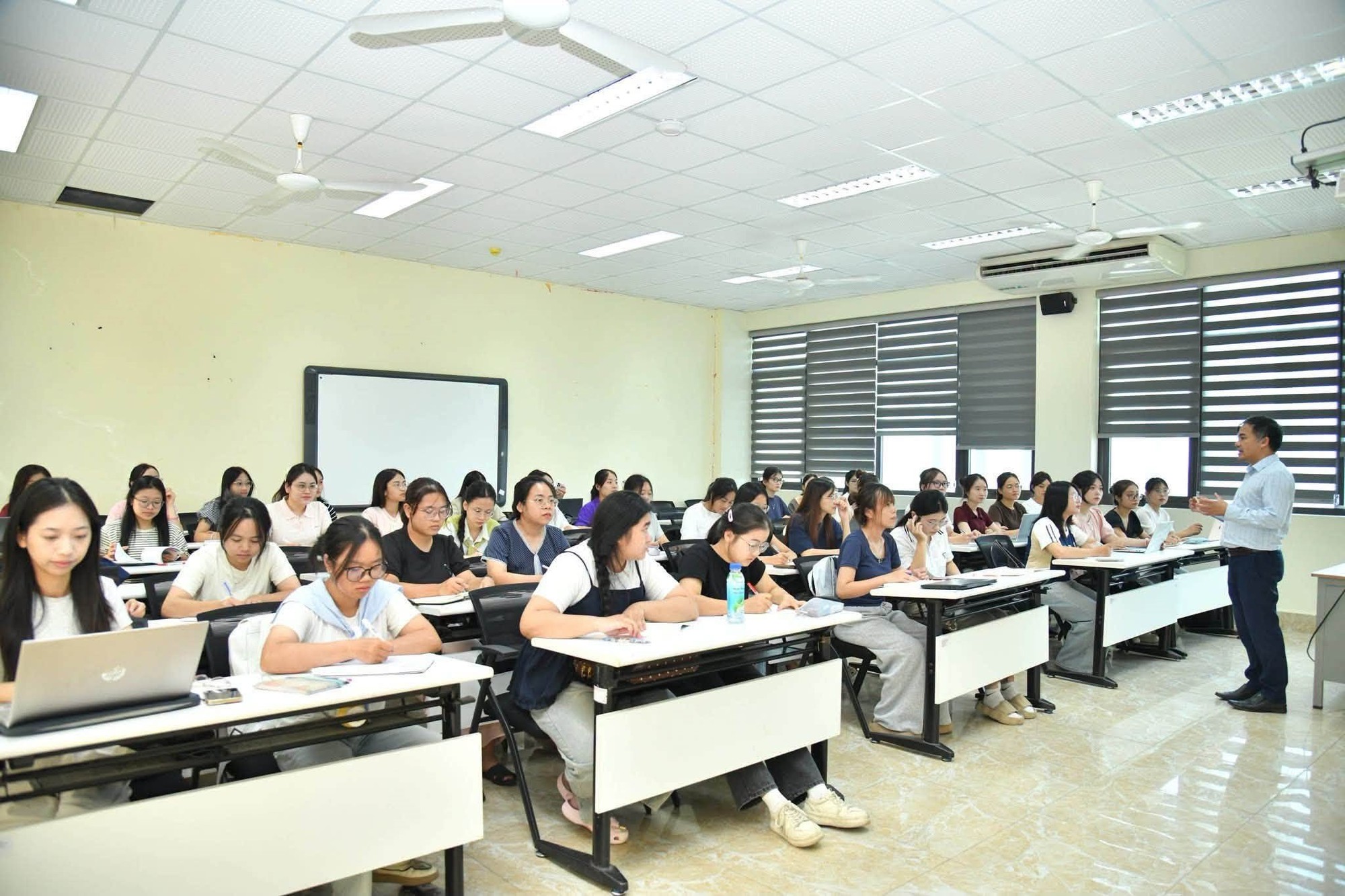 Đại học Quốc gia H&agrave; Nội đ&oacute;n 17 . 000 Sinh vi&ecirc;n mới v&agrave; ph&aacute;t triển hạ tầng hiện đại - Ảnh 7.
