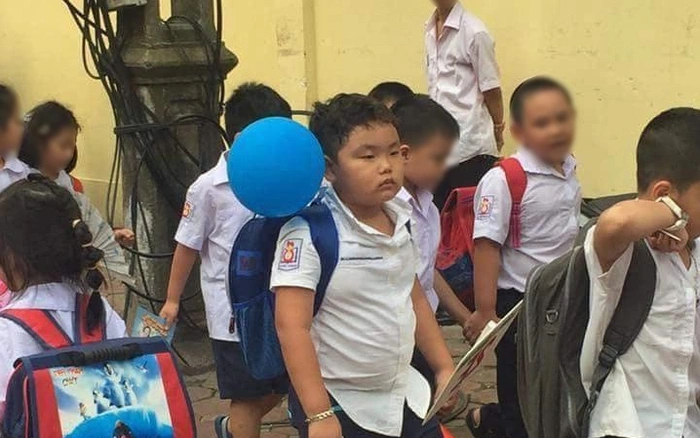 D&ugrave; bao nhi&ecirc;u m&ugrave;a khai giảng tr&ocirc;i qua, bức ảnh n&agrave;y vẫn l&agrave; huyền thoại: Cậu b&eacute; trong ảnh giờ 