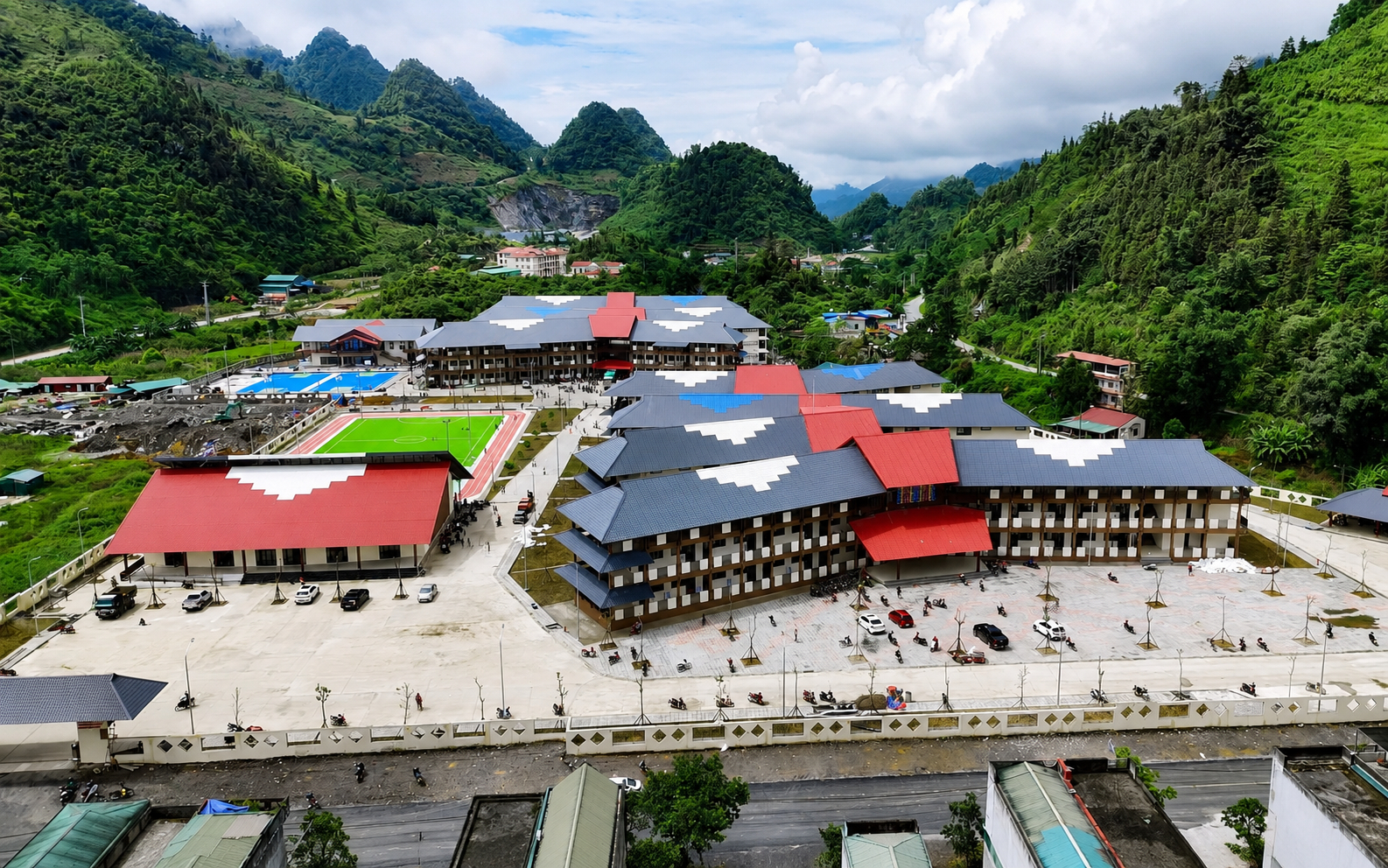 Lễ khai giảng năm học 2026 - 2027 tại trường Phổ th&ocirc;ng d&acirc;n tộc nội tr&uacute; Mường Khương - Ảnh 2.