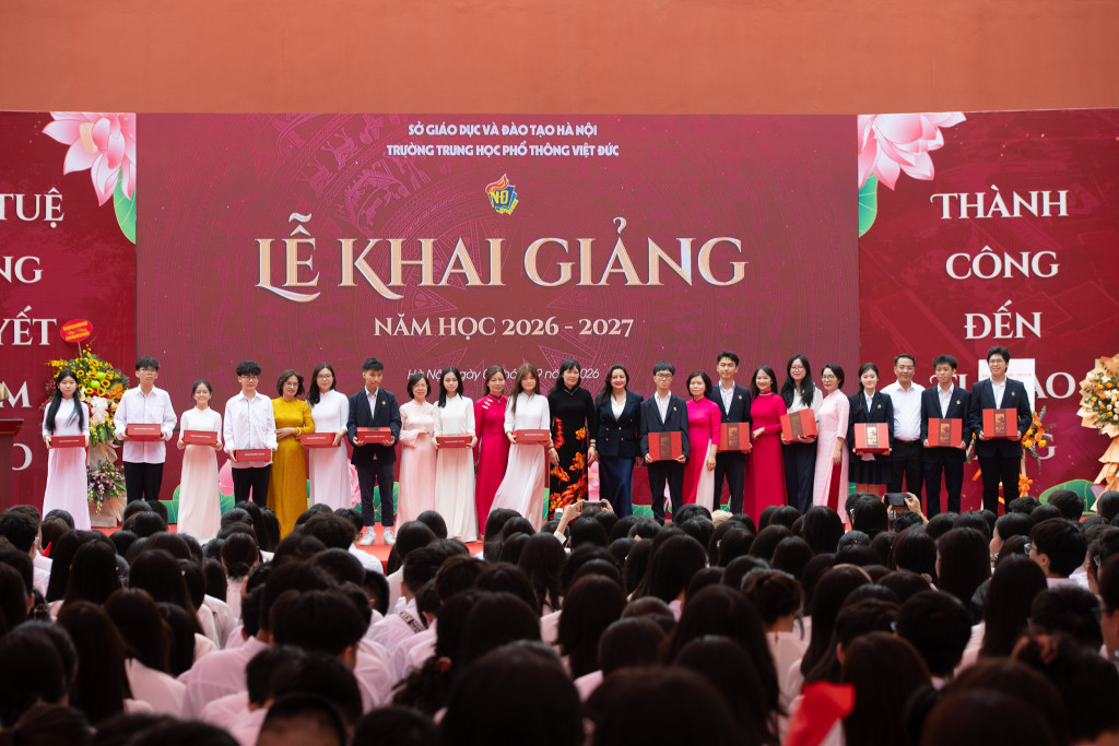 Kh&ocirc;ng kh&iacute; lễ khai giảng 2026 tại THPT Việt Đức , ng&ocirc;i trường đầy sắc m&agrave;u tuổi học tr&ograve; - Ảnh 4.