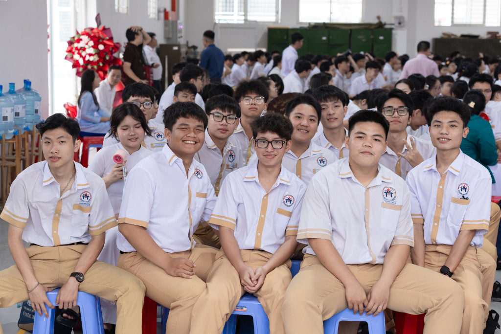 Khai giảng năm học mới tại THPT Võ trường Toản với không gian học tập hiện đại - Ảnh 8. Khai giảng năm học mới tại THPT Võ trường Toản với không gian học tập hiện đại - Ảnh 8.