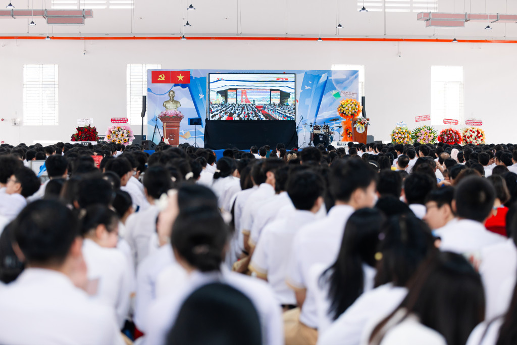 Khai giảng năm học mới tại THPT Võ trường Toản với không gian học tập hiện đại - Ảnh 2. Khai giảng năm học mới tại THPT Võ trường Toản với không gian học tập hiện đại - Ảnh 2.