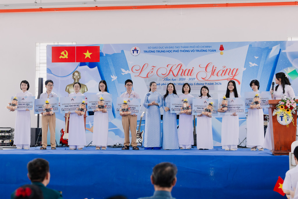 Khai giảng năm học mới tại THPT Võ trường Toản với không gian học tập hiện đại - Ảnh 3. Khai giảng năm học mới tại THPT Võ trường Toản với không gian học tập hiện đại - Ảnh 3.