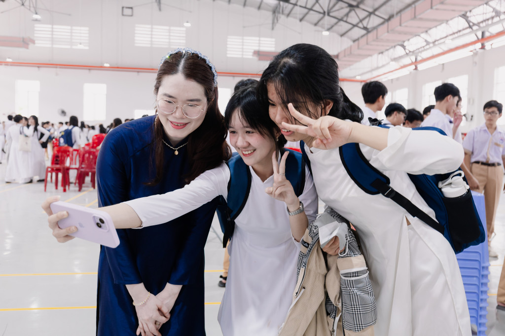 Khai giảng năm học mới tại THPT Võ trường Toản với không gian học tập hiện đại - Ảnh 5. Khai giảng năm học mới tại THPT Võ trường Toản với không gian học tập hiện đại - Ảnh 5.
