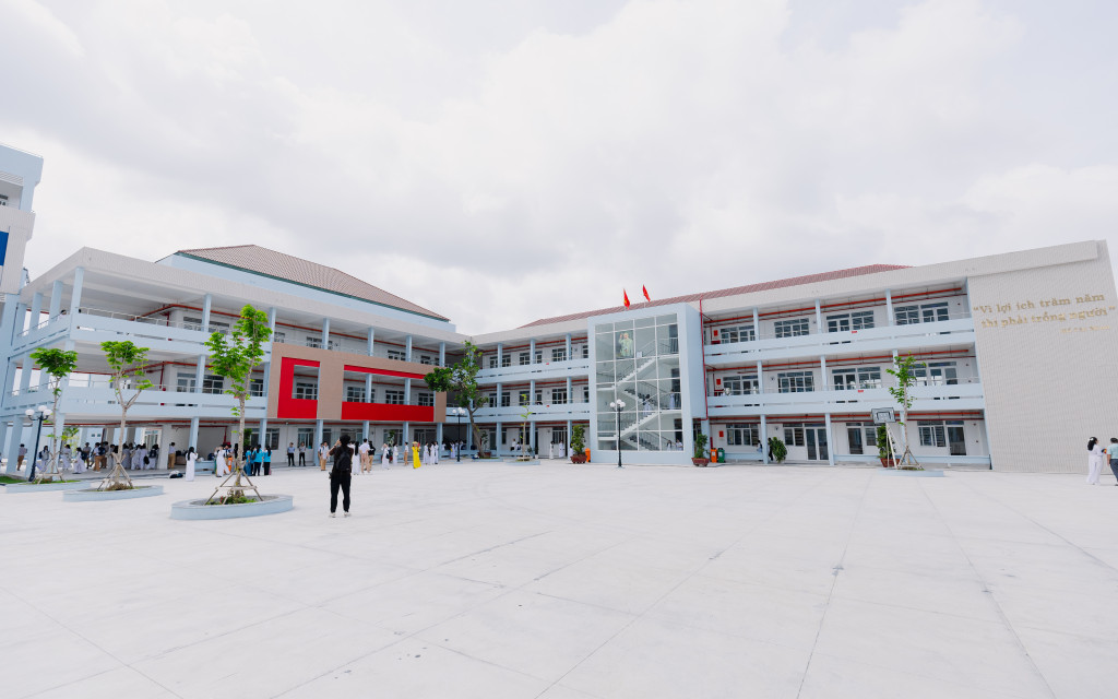 Khai giảng năm học mới tại THPT Võ trường Toản với không gian học tập hiện đại - Ảnh 9. Khai giảng năm học mới tại THPT Võ trường Toản với không gian học tập hiện đại - Ảnh 9.