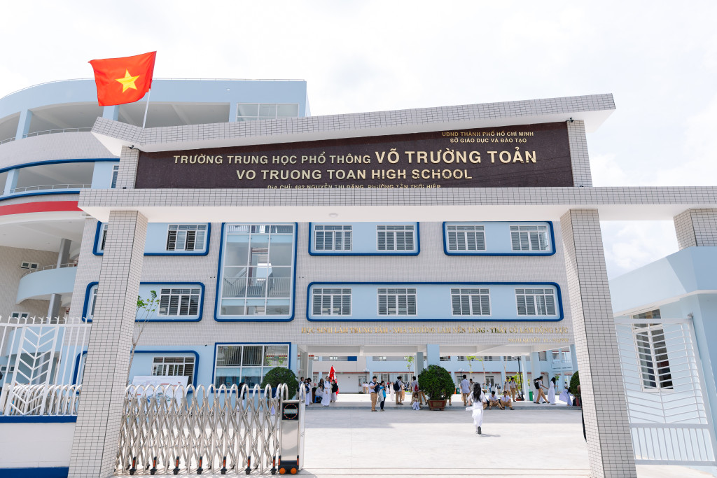 Khai giảng năm học mới tại THPT Võ trường Toản với không gian học tập hiện đại - Ảnh 1. Khai giảng năm học mới tại THPT Võ trường Toản với không gian học tập hiện đại - Ảnh 1.