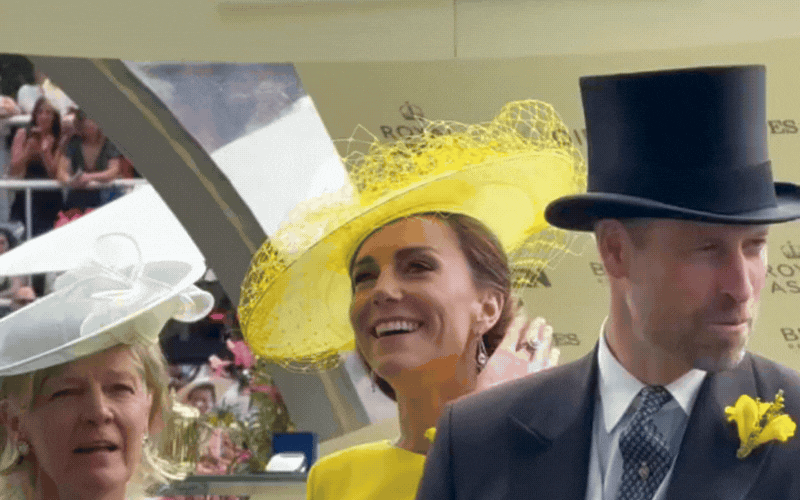 Vài tháng trôi qua, người hâm mộ Hoàng gia vẫn mê mẩn chiếc váy vàng giúp Vương phi Kate “thắp sáng” Royal Ascot - Ảnh 1.