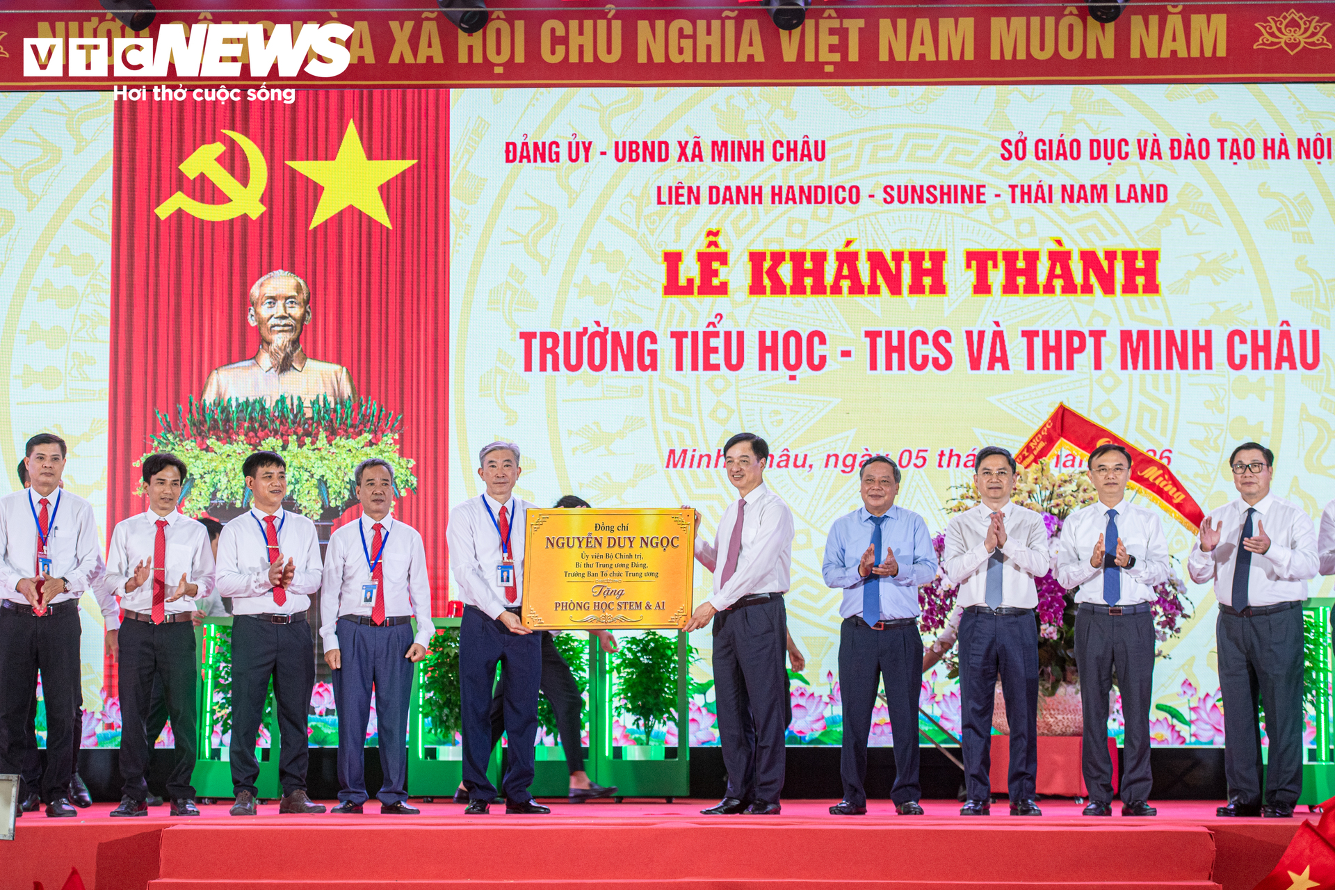 Lễ khai giảng đặc biệt tại x&atilde; đảo Minh Ch&acirc;u: Khai mở tương lai gi&aacute;o dục 2026 - Ảnh 11.