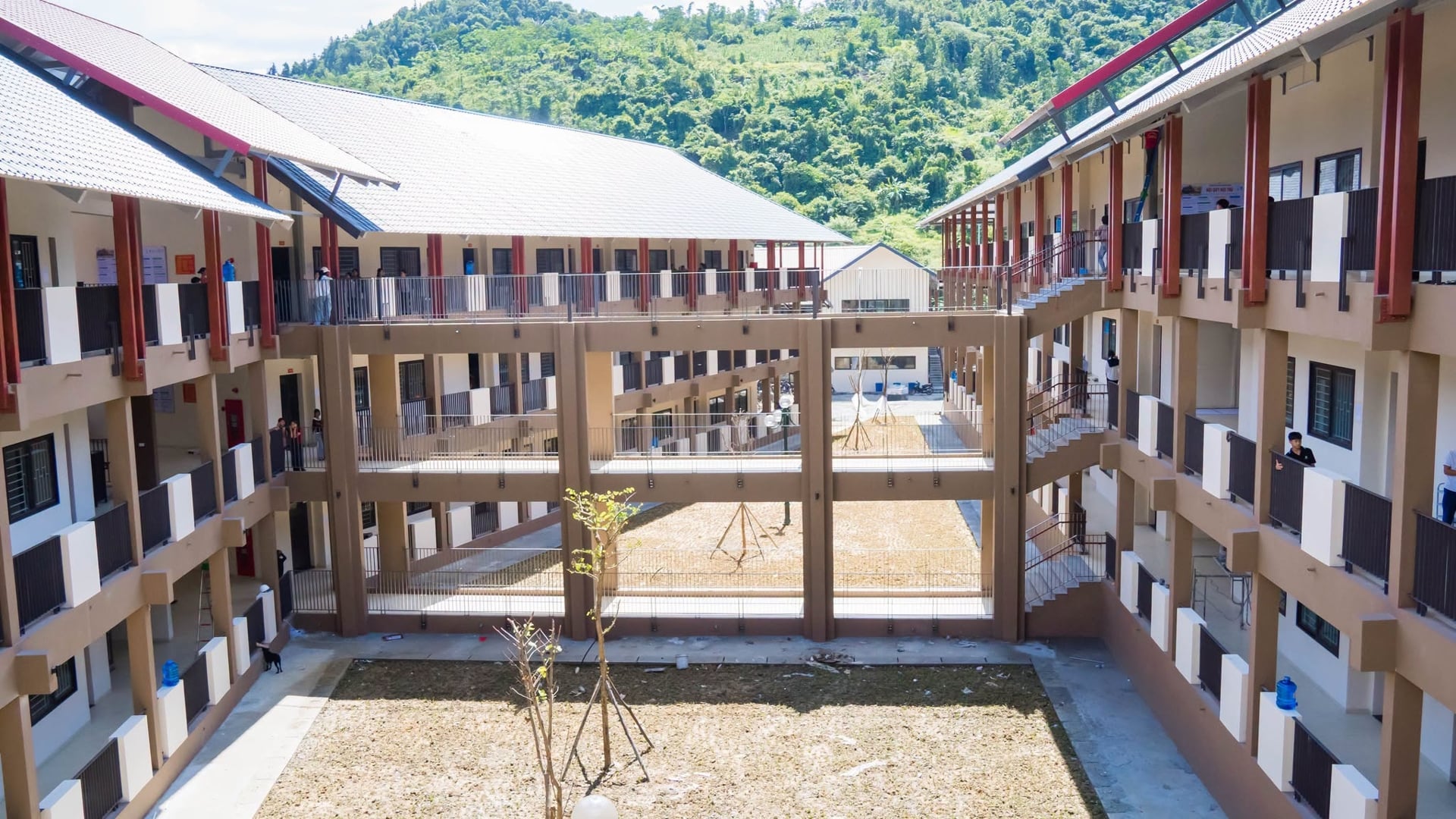 Lễ khai giảng năm học 2026 - 2027 tại trường Phổ th&ocirc;ng d&acirc;n tộc nội tr&uacute; Mường Khương - Ảnh 3.