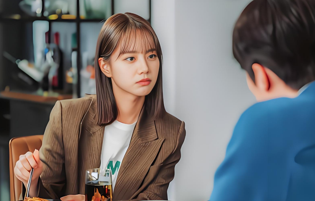 Chồng cũ bỗng nhắn tin, c&ograve;n đến tận nh&agrave; đ&oacute;n hai mẹ con đi chơi, t&ocirc;i cứ tưởng anh muốn t&aacute;i hợp, đến khi nghe l&yacute; do th&igrave; chết lặng- Ảnh 1.