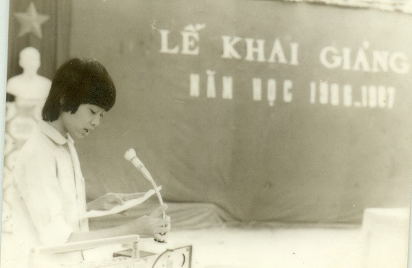 Khai giảng của 8X, 9X kh&aacute;c h&ocirc;m nay thế n&agrave;o? Nh&igrave;n ảnh cũ l&agrave; thấy cả một thời học sinh - Ảnh 5.