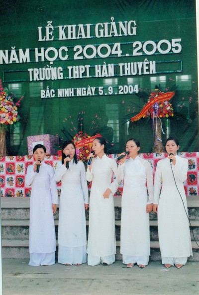 Khai giảng của 8X, 9X kh&aacute;c h&ocirc;m nay thế n&agrave;o? Nh&igrave;n ảnh cũ l&agrave; thấy cả một thời học sinh - Ảnh 10.