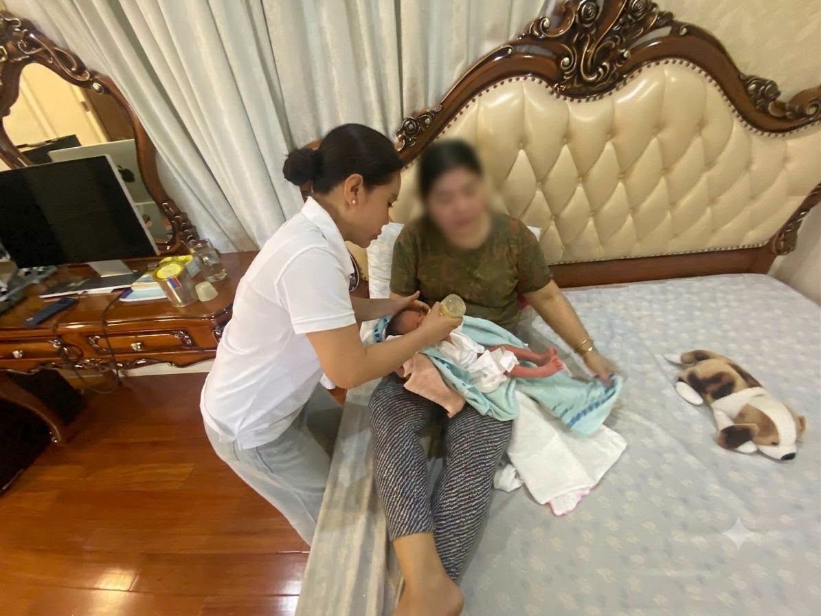 Người phụ nữ che mặt bỏ lại b&eacute; trai 5 ng&agrave;y tuổi trước cửa nh&agrave; k&egrave;m thư xin lỗi - Ảnh 1.