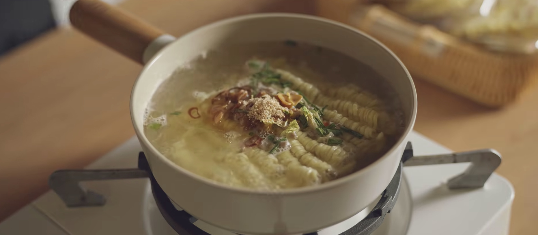 Ch&agrave;ng trai Việt Nino&rsquo;s Home trở lại với video nấu ăn v&agrave; lời hứa chăm chỉ hơn - Ảnh 17.