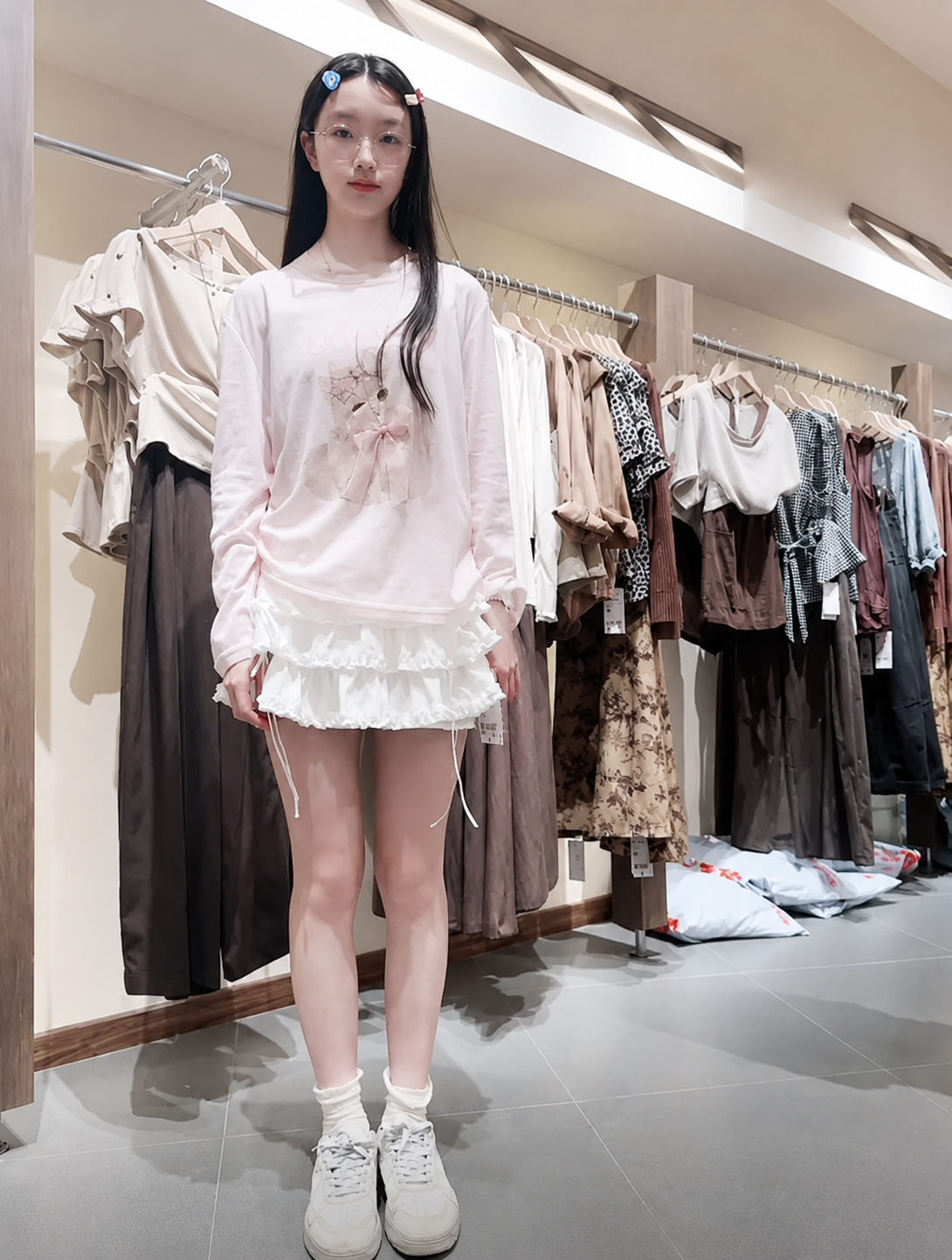 Bố nhất quyết kh&ocirc;ng cho con g&aacute;i mặc v&aacute;y trắng, nh&igrave;n bức ảnh mới hiểu hết dụng &yacute; - Ảnh 1.
