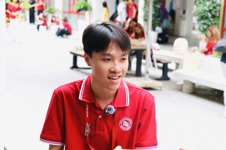 Với b&agrave;n ch&acirc;n kho&egrave;o v&agrave; chiếc laptop cũ, 10X Quảng Trị đến Đại học Ngoại thương - Ảnh 3.
