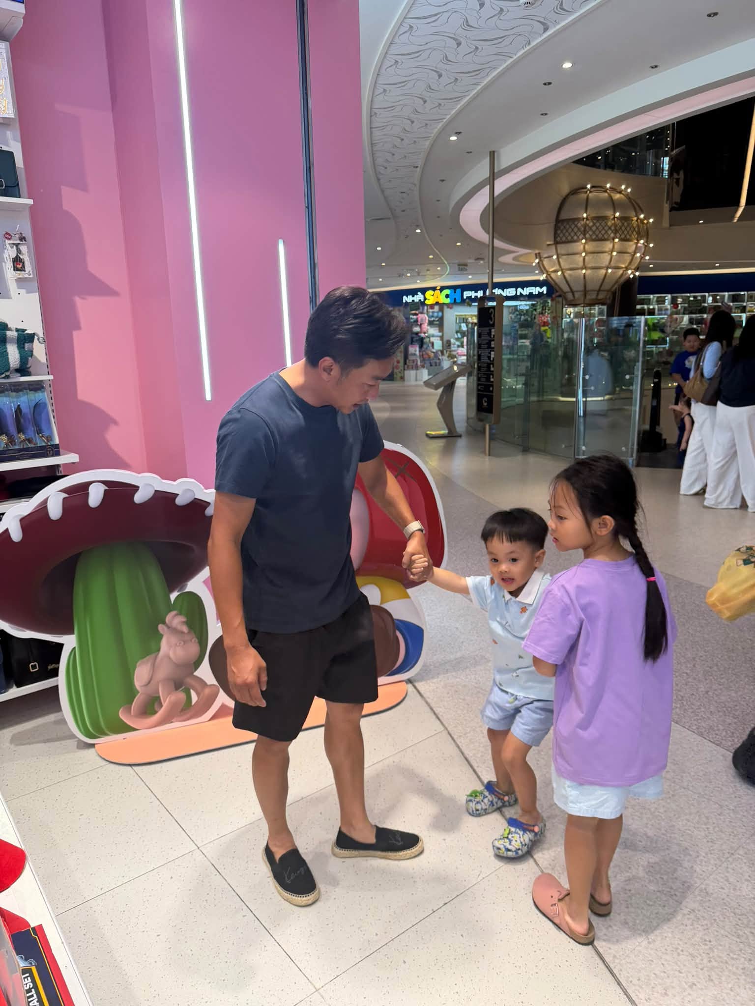 Bận đến mấy, Cường Đ&ocirc; La vẫn đưa con đi chơi dịp cuối tuần v&igrave; l&yacute; do n&agrave;y - Ảnh 1.