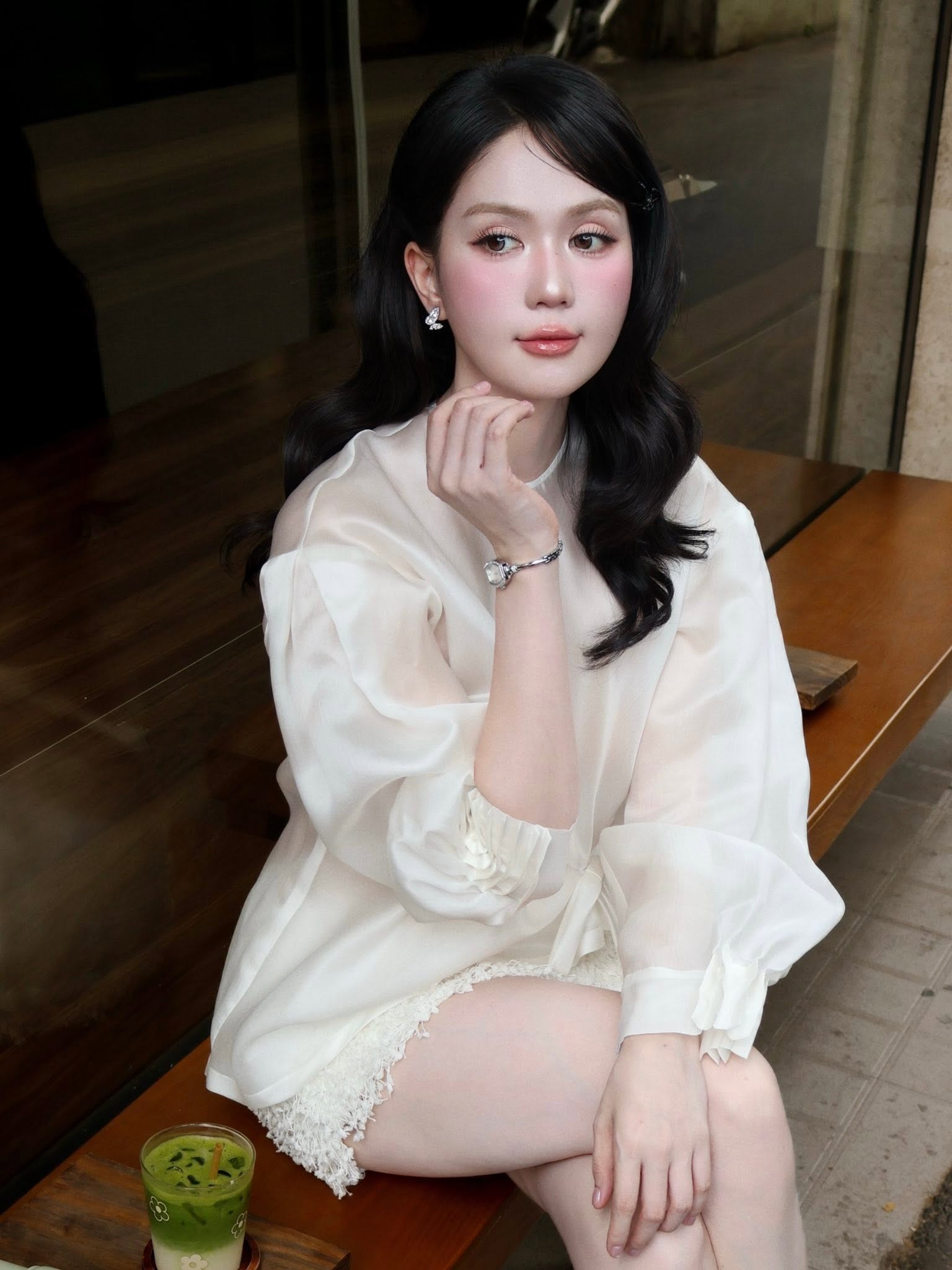 Nhật Lệ Quang Linh Vlogs v&agrave; Ngọc Trinh kết hợp trong livestream hấp dẫnChị g&aacute;i Quang Linh Vlogs livestream c&ugrave;ng Ngọc Trinh - Ảnh 3.
