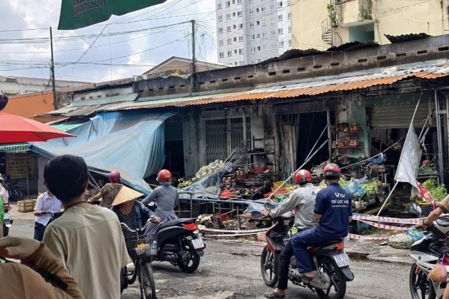 Vụ cháy ki - ốt rau củ tại tp . Hcm: Hỗ trợ gia đình nạn nhân và tình trạng sức khỏe - Ảnh 1. Vụ cháy ki - ốt rau củ tại tp . Hcm: Hỗ trợ gia đình nạn nhân và tình trạng sức khỏe - Ảnh 1.
