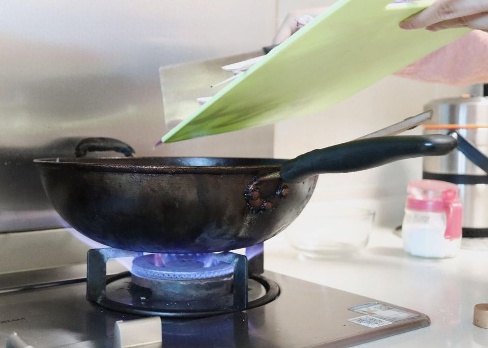 Lời khuy&ecirc;n cho gia đ&igrave;nh sử dụng bếp gas an to&agrave;n v&agrave; bảo vệ sức khỏe - Ảnh 1.