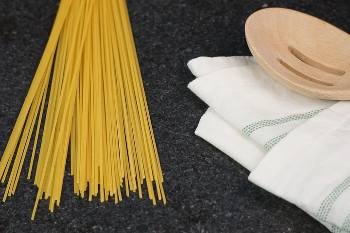 V&igrave; sao mỳ &Yacute; thẳng v&agrave; mỳ t&ocirc;m lượn s&oacute;ng ảnh hưởng đến Trải nghiệm ăn ngon - Ảnh 2.