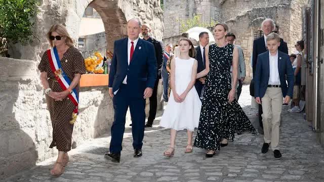 Vương phi Charlene tỏa s&aacute;ng với v&aacute;y Carolina Herrera giữa khung cảnh l&atilde;ng mạn nước Ph&aacute;p - Ảnh 1.