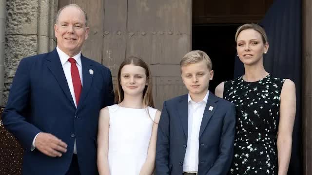 Vương phi Charlene tỏa s&aacute;ng với v&aacute;y Carolina Herrera giữa khung cảnh l&atilde;ng mạn nước Ph&aacute;p - Ảnh 3.