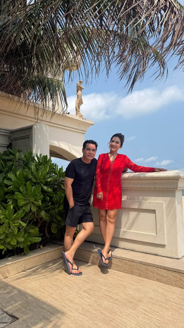 NSƯT C&aacute;t Tường đăng ảnh th&acirc;n thiết b&ecirc;n Trung Dũng: Chuẩn bị cho một 