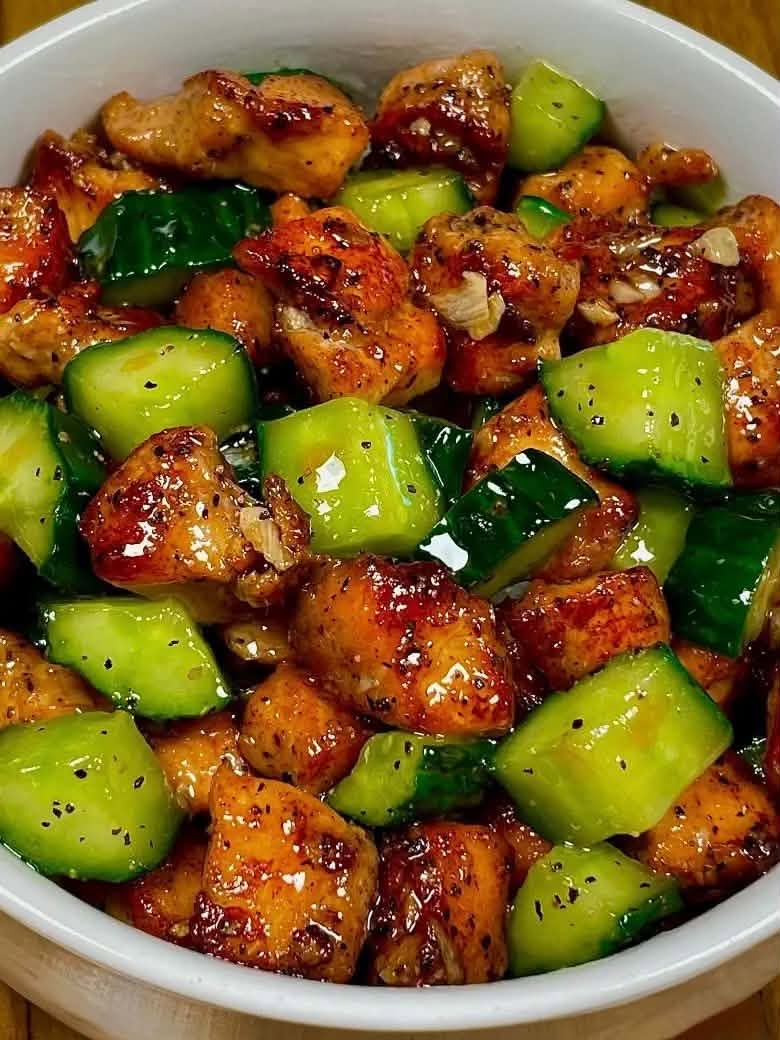 4 C&aacute;ch chế biến ức g&agrave; ngon miệng, dễ l&agrave;m, đặc biệt m&oacute;n cuối với hương vị tỏi đậm đ&agrave; - Ảnh 2.