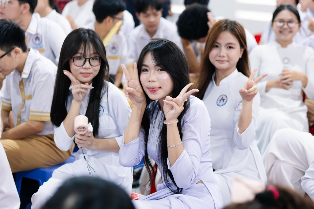 Nữ sinh Việt khai giảng 2026: Vẻ đẹp rạng rỡ và kỷ niệm đáng nhớ - Ảnh 8. Nữ sinh Việt khai giảng 2026: Vẻ đẹp rạng rỡ và kỷ niệm đáng nhớ - Ảnh 8.