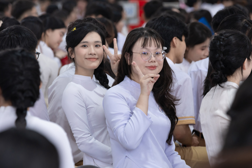 Nữ sinh Việt khai giảng 2026: Vẻ đẹp rạng rỡ và kỷ niệm đáng nhớ - Ảnh 9. Nữ sinh Việt khai giảng 2026: Vẻ đẹp rạng rỡ và kỷ niệm đáng nhớ - Ảnh 9.