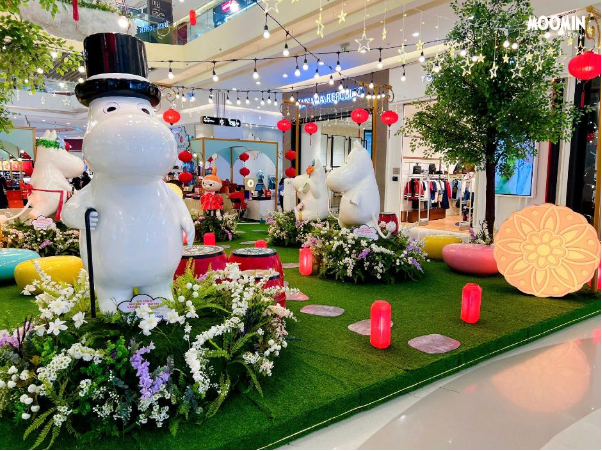Lần đầu ti&ecirc;n tại Crescent Mall: Cụm trang tr&iacute; Moonlit Moominvalley được t&aacute;i hiện trong m&ugrave;a Trung Thu Trăng Tr&ograve;n Trọn T&igrave;nh Th&acirc;n - Ảnh 2.