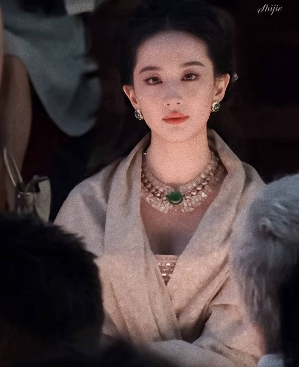 Lưu Diệc Phi nổi bật với v&oacute;c d&aacute;ng quyến rũ tại sự kiện BVLGARI 2026 - Ảnh 4.