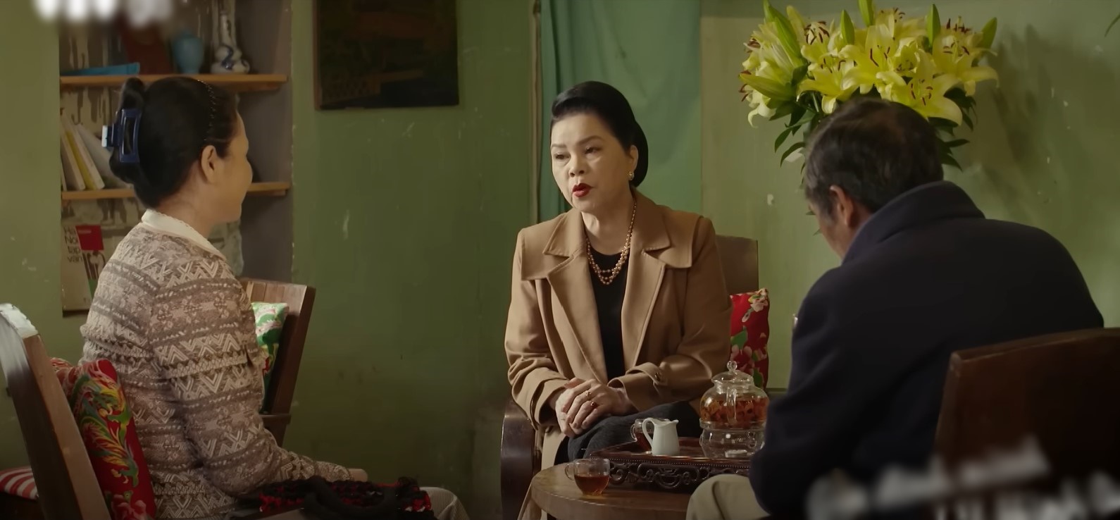 Ngày thông gia gặp nhau, mẹ chồng tôi bất ngờ nói một câu khiến cả nhà im bặt- Ảnh 1.