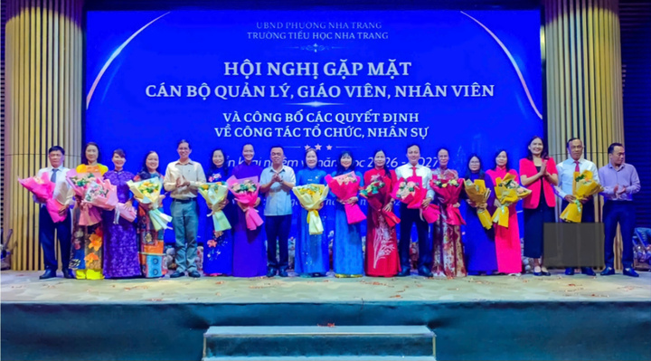 Hiệu trưởng quản l&yacute; ' si&ecirc;u trường ' 10 . 500 Học sinh tại trường Tiểu học Nha Trang - Ảnh 1.